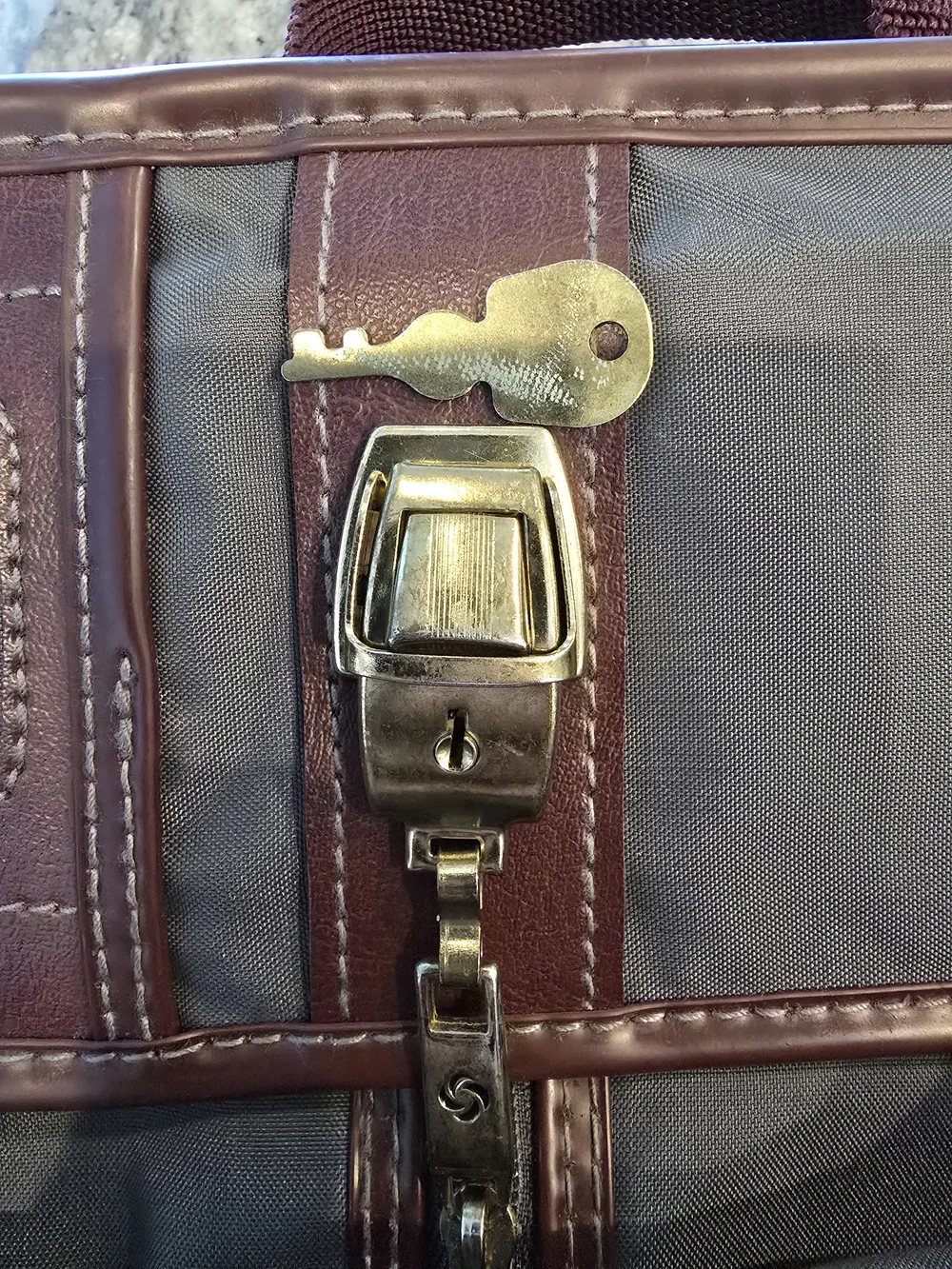 Vintage Samsonite Series 2100 Garment Bag Suit Travel Bag Lock Key Strap 45